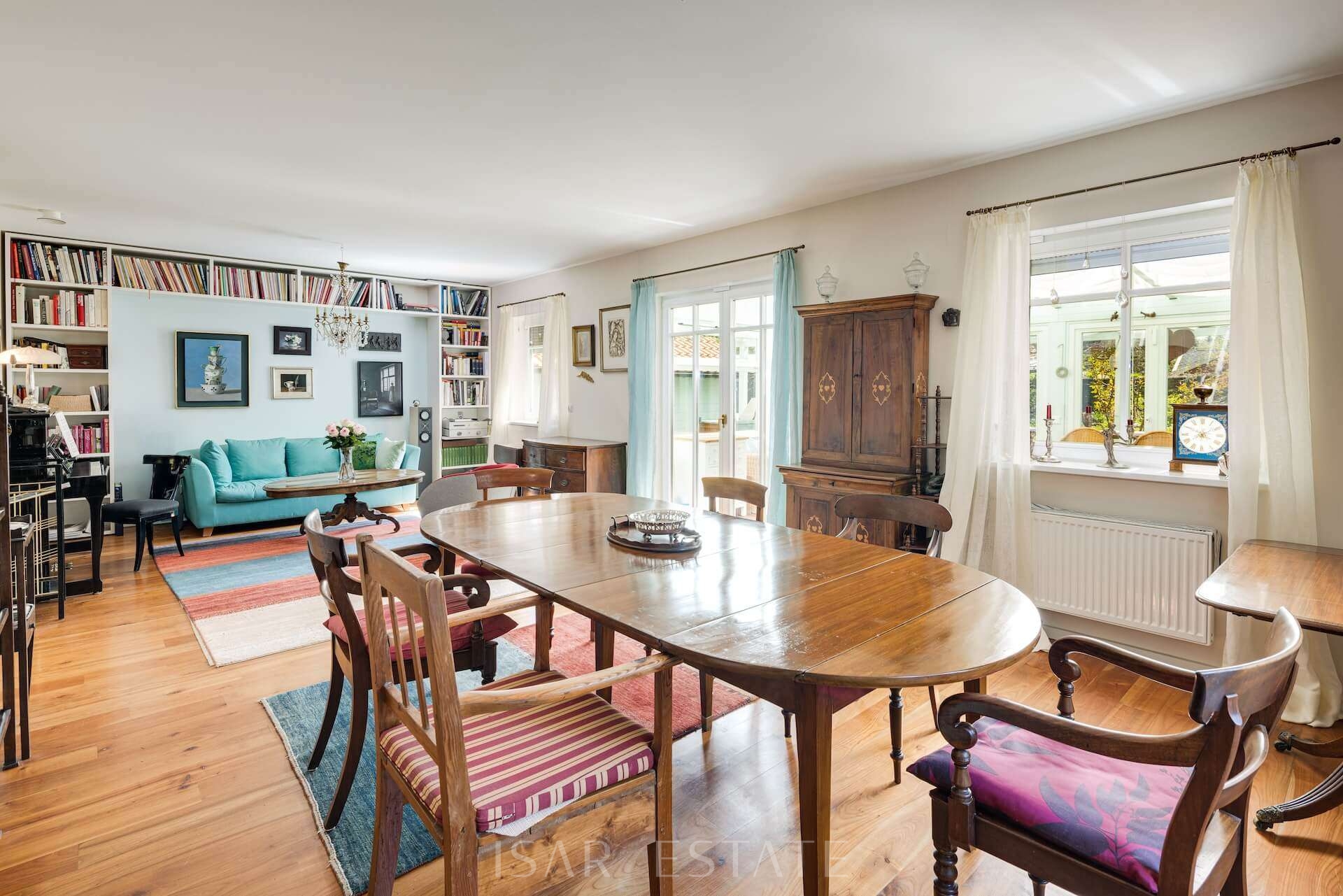 Wohnzimmer mit Essbereich